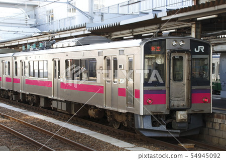 Ou Main Line Series 701 (Akita⇔Shinjo) stopped at Akita Station 54945092