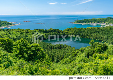 [Oga Peninsula, Akita Prefecture] The view of Ninomegata, Toga Bay and the Sea of Japan from Hachibodai is truly spectacular 54946615