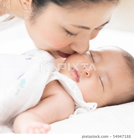 Family mom and baby Family mom and baby 54947188