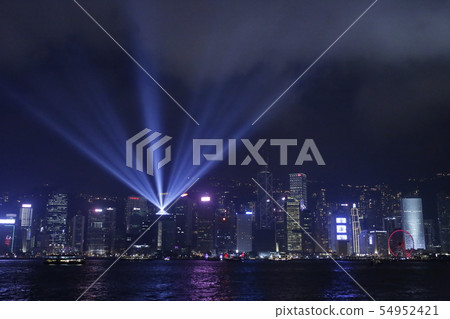 A night view of Victoria Bay overlooking Hong Kong Island from the Kowloon Peninsula 54952421