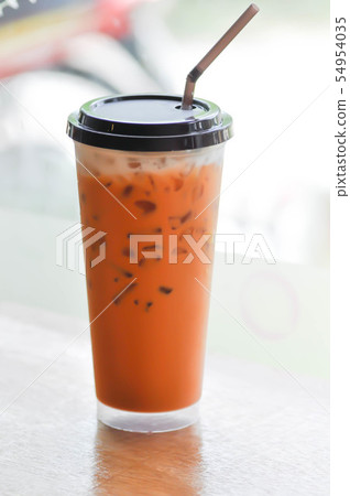 iced tea or milk tea 54954035