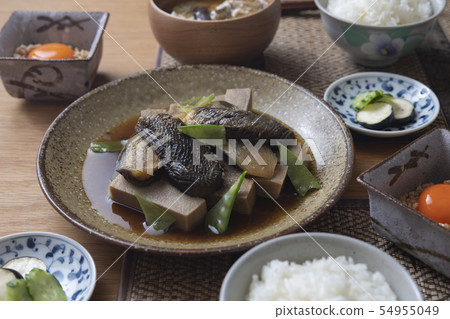 水煮餃子配烤餃子和高野豆腐 水煮餃子配烤餃子和高野豆腐 54955049