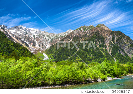 << Nagano Prefecture >> Fresh green Kamikochi, Takezawa and clouds 54956347
