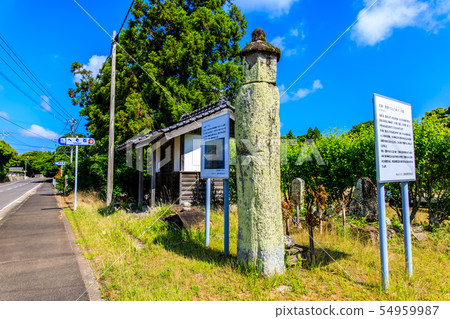 Jade stone and six faces twelve o'clock [Sanuki City, Nagasaki Prefecture] 54959987