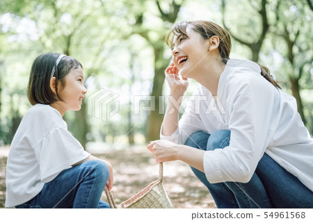 Family lifestyle park 54961568