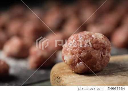 raw meatballs 54965664