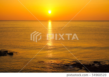 在鄂霍次克海的日出 在鄂霍次克海的日出 54968520