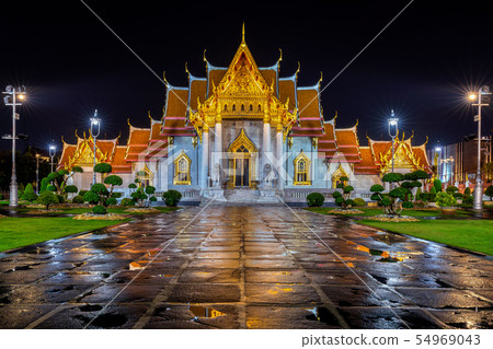 Wat Benchamabophit or the Marble Temple at night 54969043