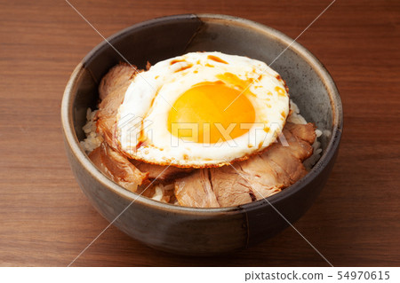Grilled pork with egg 54970615