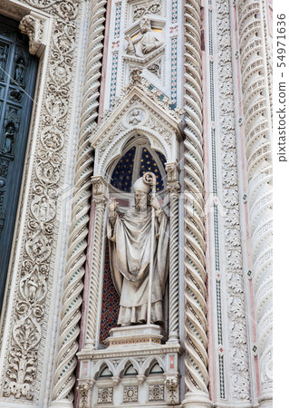 Statue on the facade of the  Florence Cathedral 54971636