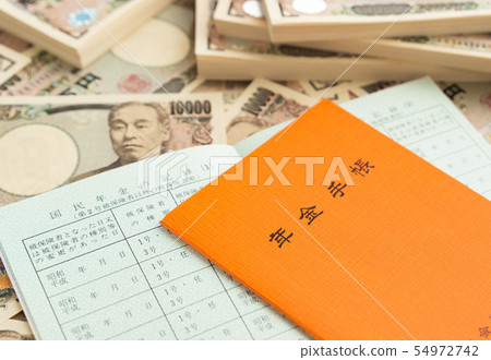 養老金手冊1萬日元議案自助努力養老金福利公共養老金公共養老金開始領取退休金的年齡2本書 54972742