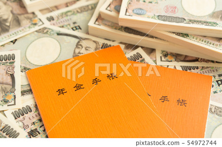 Pension handbook Banknote 10,000 yen bill Self-help effort Pension benefit Public pension Public pension start age Age after retirement 2 books 54972744