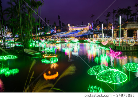 沖繩冬季東南植物園水天堂池塘照明 沖繩冬季東南植物園水天堂池塘照明 54975885