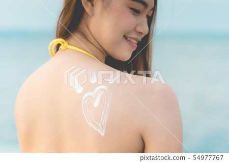 woman smile with healthy skin applying sunscreen woman smile with healthy skin applying sunscreen 54977767