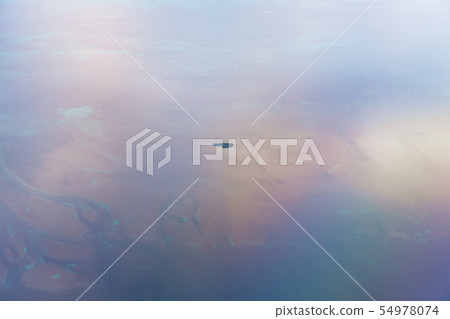 漂浮在加勒比海的一個非常小的島嶼 漂浮在加勒比海的一個非常小的島嶼 54978074