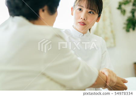 Physiotherapist PT woman Physiotherapist PT woman 54978334