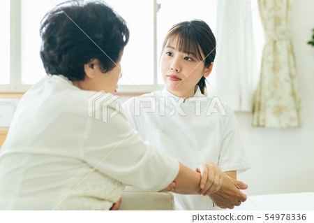 Physiotherapist PT woman Physiotherapist PT woman 54978336