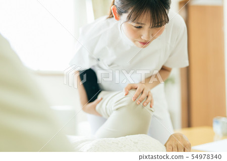 Physiotherapist PT woman 54978340