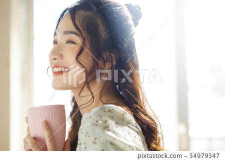 Women's lifestyle tea time Women's lifestyle tea time 54979347