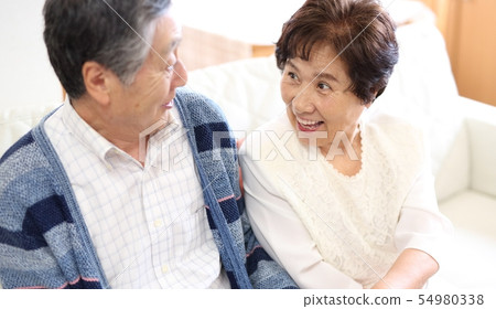 Image of a good old senior couple 54980338