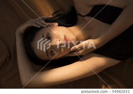 Beauty contrast 54982031