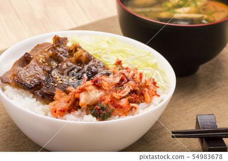 Kimchi grilled meat bowl 54983678