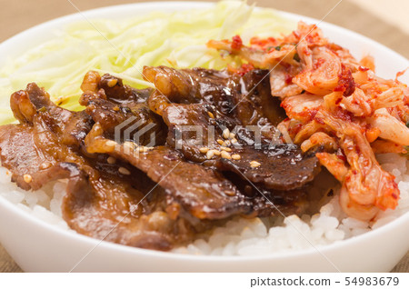 Kimchi grilled meat bowl 54983679