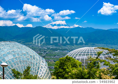 初夏的“山梨縣”甲府盆地,風光秀麗,富士山 初夏的“山梨縣”甲府盆地,風光秀麗,富士山 54983902
