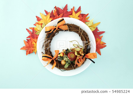 dish with wreaths and autumn leaves decorative dish with wreaths and autumn leaves decorative 54985224