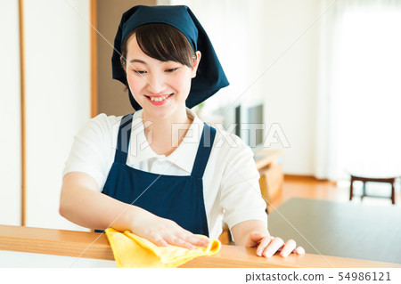 House keeper housework acting house cleaning cleaning cleaning housekeeper woman 54986121