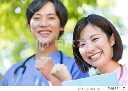 醫學圖像年輕的醫生 54987447