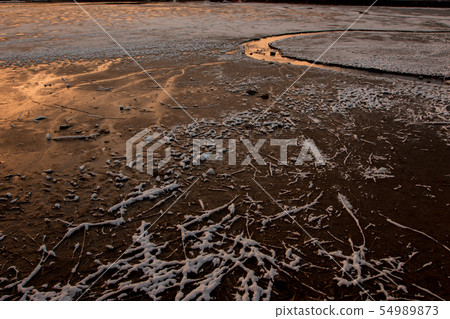 Kyoto shi Ukyo-ku Hirosawa pond taken early in the morning Kyoto shi Ukyo-ku Hirosawa pond taken early in the morning 54989873