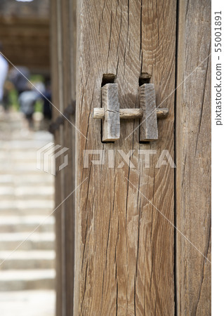 Locks on the hanok door 55001891