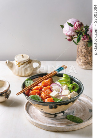 Poke bowl with salmon 55003084