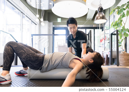 Women doing stretching with stretch poles (male and personal training) Women doing stretching with stretch poles (male and personal training) 55004124