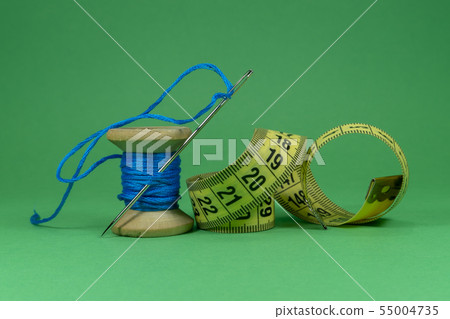 Blue thread, tape measure and sewing needle 55004735