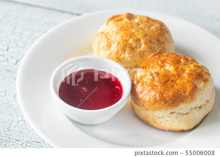 Classic scones with cream and berry jam 55006008