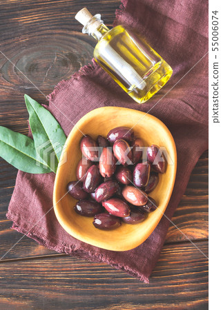 Bowl of kalamata olives 55006074