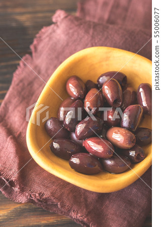 Bowl of kalamata olives 55006077