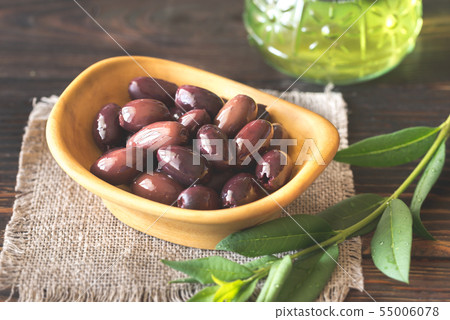 Bowl of kalamata olives 55006078