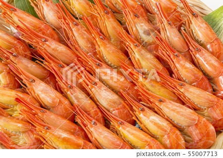Serve delicious shrimp side by side 55007713