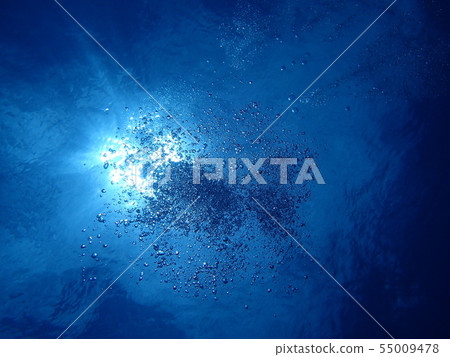 泡沫水下淹沒泡沫圖像水下漂移事故 55009478