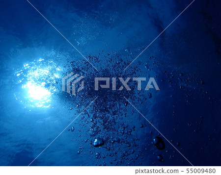 Bubble underwater drowning bubble image underwater drift accident 55009480