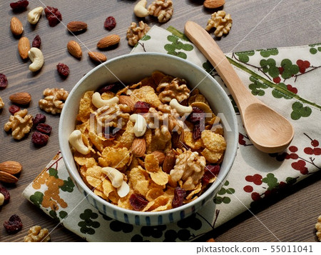 Breakfast, cereal and nuts Breakfast, cereal and nuts 55011041