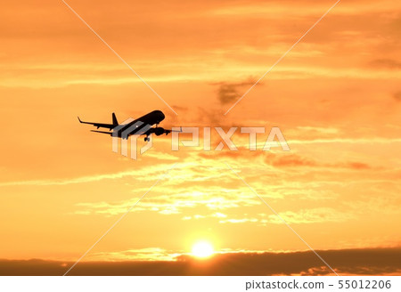 在日落時的飛機 55012206