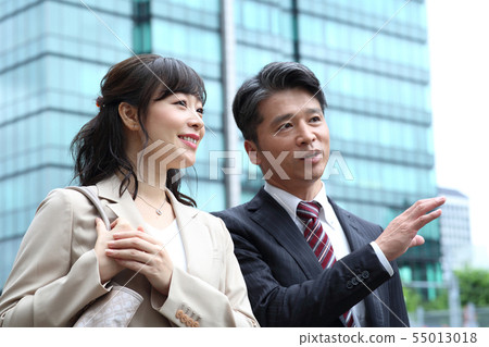 商人男人和女人中間 55013018