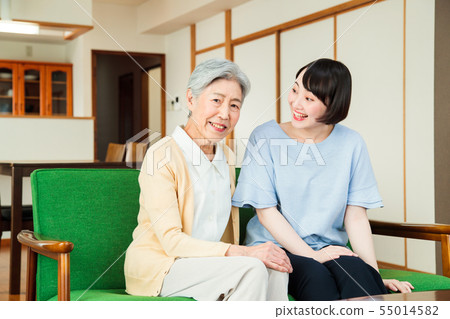 資深婦女祖母家庭孫子祖母 55014582