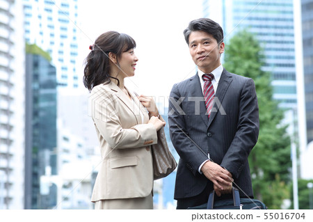 商人男人和女人中間 商人男人和女人中間 55016704