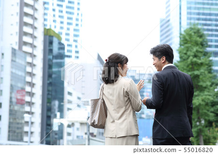 商人男人和女人中間 商人男人和女人中間 55016820