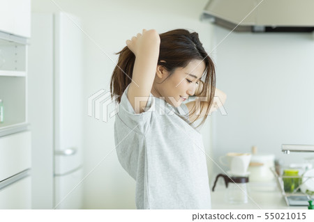 年輕的女士 55021015